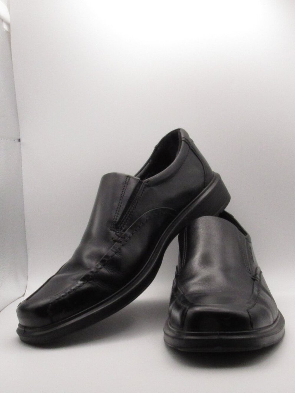 ECCO Black Leather Slip-On Loafers Size EU 42; US 8/8.5 Excellent Condition